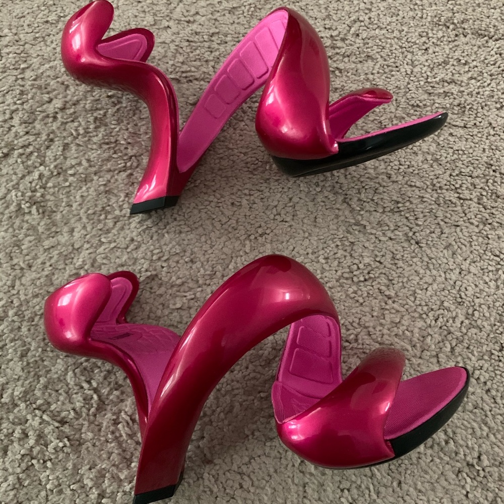 lit heels size 38 in fiery fuchsia pink
